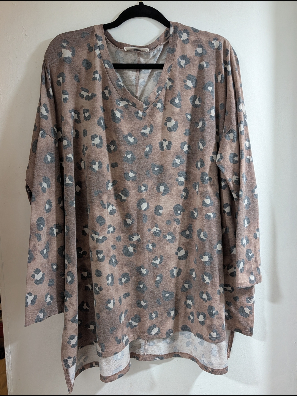 Zenana Relaxed V-Neck Leopard Print Tunic Top - Taupe